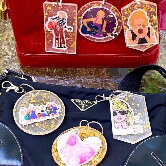 Accessories - MYSTERY BUNDLE Taylor Swift Iconic Moments Cartoon & Gold Flakes Keychain 2 PACK